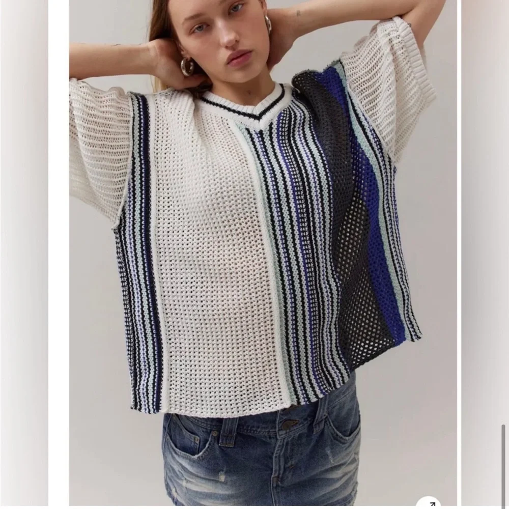 BDG UO Domino white‎ blue black crochet sweater top tee shirt Size Medium new